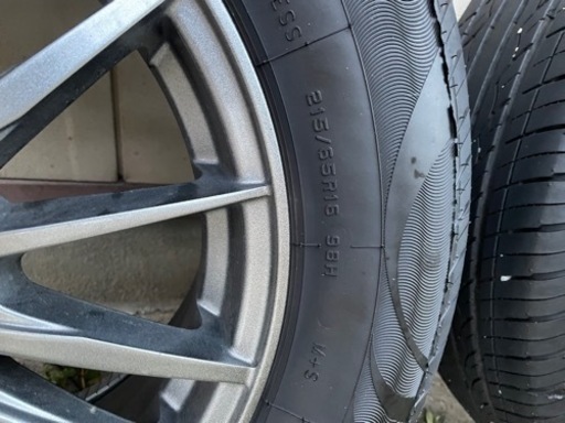 タイヤ215/65r16