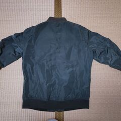 メンズMサイズ　モスグリーン　ジャンパー　薄手の画像