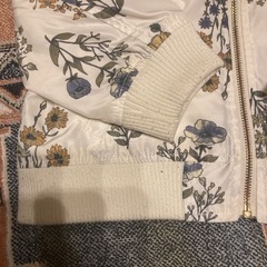 petit main 花柄ブルゾンの画像