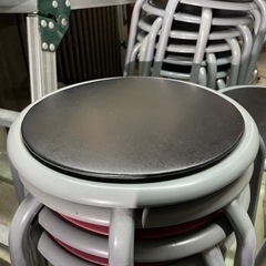 成約済み　　　　　　　　　中古　丸椅子　丸イス　１個３００円の画像