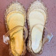新品未使用⭐︎ゴールドラメ入りラバーサンダル　夏用　17センチ