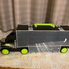 トラック ミニカーが入ります。