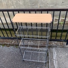 決まりましたスチールラック　天板が綺麗です。の画像