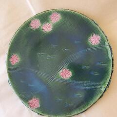 和皿　可愛いピンク桜、すずしげな緑色