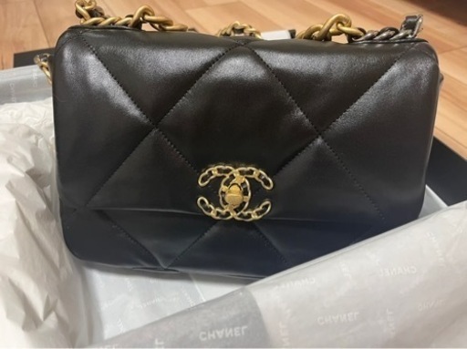 CHANEL 19 マキシ フラップ バッグ 
