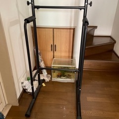 懸垂マシーン　筋トレマシーンの画像
