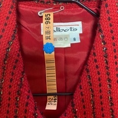 レトロな赤のスーツ（ジャケット、ロングスカート）の画像