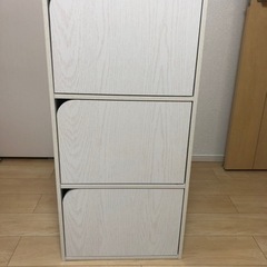 ニトリ　扉付カラーボックス400円で差し上げます