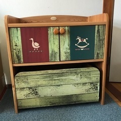 収納家具　おもちゃ箱（お話中）