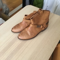 女性用　ZARAのブーツ　新品　22.5cm