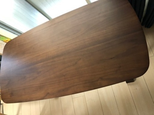 ニトリのダイニングテーブル