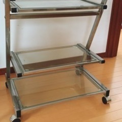 プリンターも置けるパソコン用机の画像