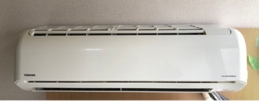 TOSHIBA お掃除機能付きエアコン　室外機付き　配送／取付工事費込み‼️