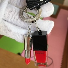 GIVENCHY人気ジバンシー ルージュキーホルダーの画像