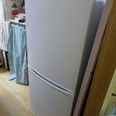アイリスオーヤマ 142L 2ドア冷蔵庫（直冷式）ホワイト【右開き】