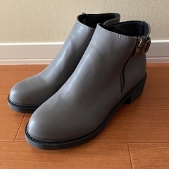 ショートブーツ　グレー未使用品