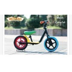 【未使用品】キックバイク　ストライダー　ブレーキ・スタンド付　カ...