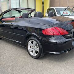 【コミコミ価格】プジョー　307　車検2年付　電動オープン　革巻きダッシュボード　クルーズコントロール　革シート　バックカメラ　革巻きステアリング　純正１６インチＡＷ　キーレスキー　スペアキー　電動ミラー♪4378の画像