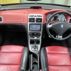 【コミコミ価格】プジョー　307　車検2年付　電動オープン　革巻きダッシュボード　クルーズコントロール　革シート　バックカメラ　革巻きステアリング　純正１６インチＡＷ　キーレスキー　スペアキー　電動ミラー♪4378の画像