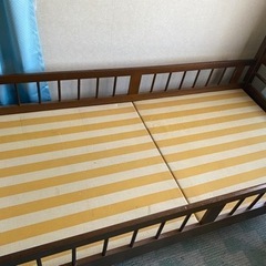取りに来てくれる方限定　木製シングルベッドの画像