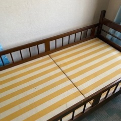 取りに来てくれる方限定　木製シングルベッドの画像