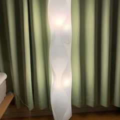 フロアライトWELLE 2灯電球付き