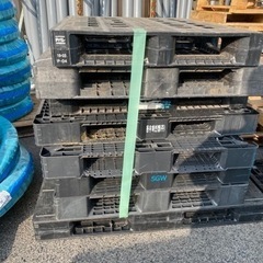 プラスチックパレット　木パレット