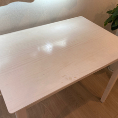 ダイニングテーブルの画像