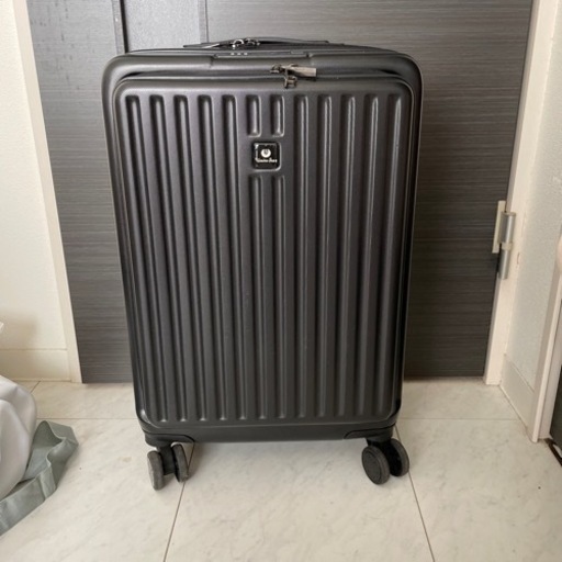 ほぼ新品　機内持ち込み　スーツケース