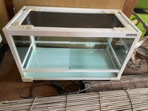 爬虫類水槽