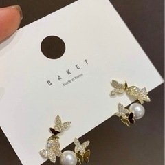 【新品未使用】ラインストーン・蝶・人工パールデコレーションピアス