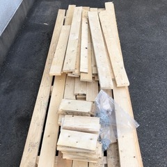 フィンランド産の輸入用パレットと木材を差し上げます！の画像