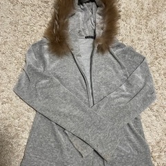 フード付きパーカー美品