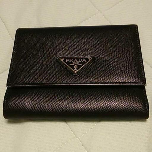 プラダ 折りたたみ 財布