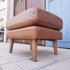 人気のunico(ウニコ)よりMOLN(モルン) レザー オットマンです。北欧