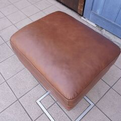 【unico ウニコ】MOLNブラウン レザー オットマン（廃盤品） 人気のunico(ウニコ)よりMOLN(モルン) レザー オットマンです。北欧