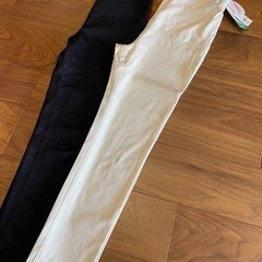 【新品タグ付き】【35%OFF価格】LIPSIM マタニティスキニーパンツ 白のみ（黒は売却済）の画像