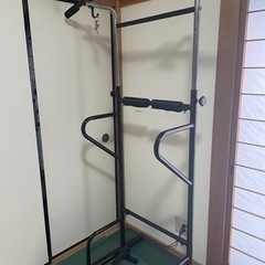 ぶら下がり健康器　懸垂マシン　チンニングスタンド