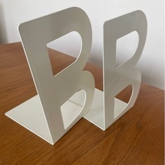 IKEAのブックエンド　ブックスタンドの画像