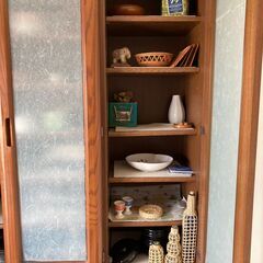 食器棚（上段のみ）4枚扉（中央観音開きと左右片開＋5段棚（高さフリー設定可）無償でお譲りします！の画像