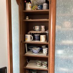 食器棚（上段のみ）4枚扉（中央観音開きと左右片開＋5段棚（高さフリー設定可）無償でお譲りします！の画像