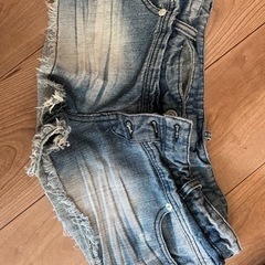 デニムのショートパンツ