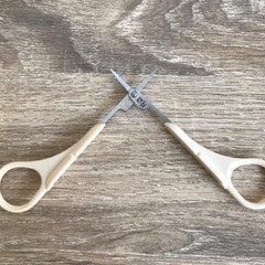眉毛用ハサミの画像