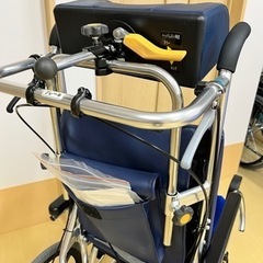 リクライニング車椅子の画像
