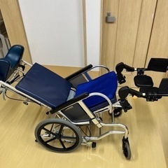 リクライニング車椅子の画像