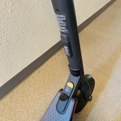 【ジャンク品】ナインボット  キックスクーター  e22 箱、説明書、充電ケーブル付きの画像