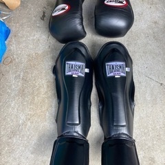 kickboxing用　ボクシンググラブと足プロテクターのセット