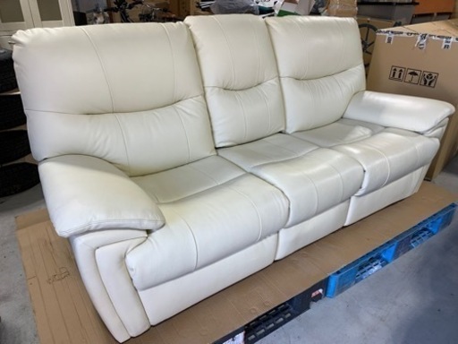 1063　ヤマダ　本革　両側　電動リクライニングソファ　電動ソファ　リクライニングソファ　3人掛けソファ　テーブル付き