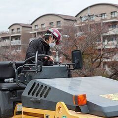 入社1年目でも年収300万円の高収入！夏場は冷たいドリンクを支給🥤高速道路などの舗装工事作業員の画像