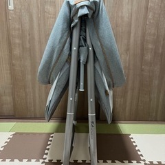 ベビーベッド　折りたたみ　グレーの画像